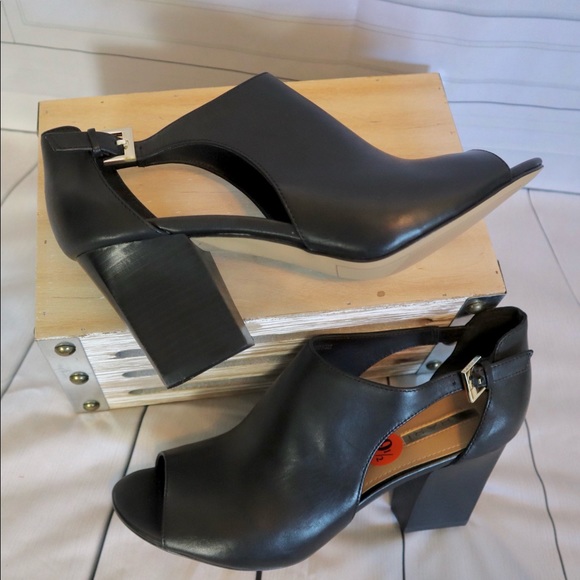 NWOT Tahari shoes. 9.5 - Picture 3 of 4